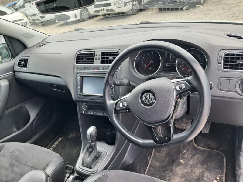 2017 Volkswagen GOLF POLO