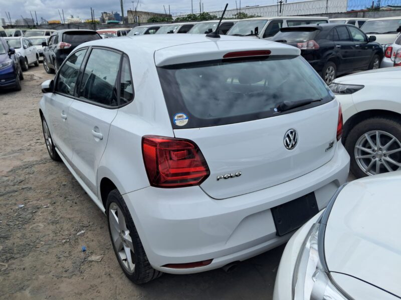 2017 Volkswagen GOLF POLO