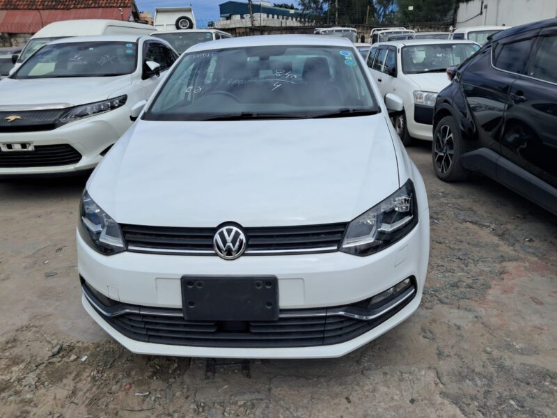 2017 Volkswagen GOLF POLO