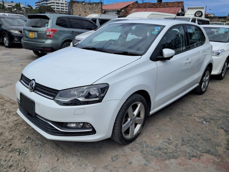 2017 Volkswagen GOLF POLO