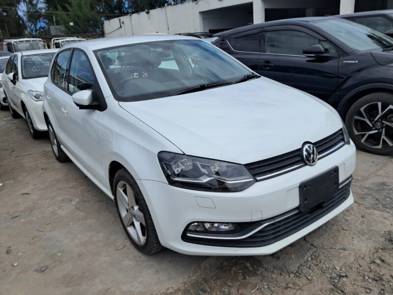 2017 Volkswagen GOLF POLO